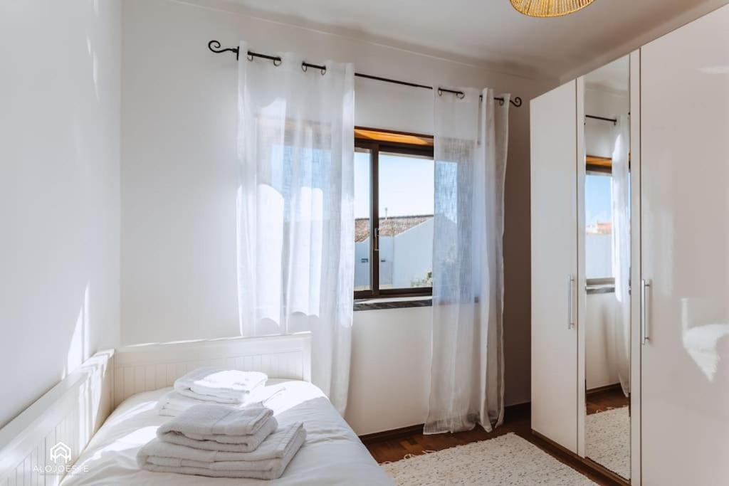 Casa Do Patio - 3 Bedrooms, Ponte Rol Torres Vedras Esterno foto