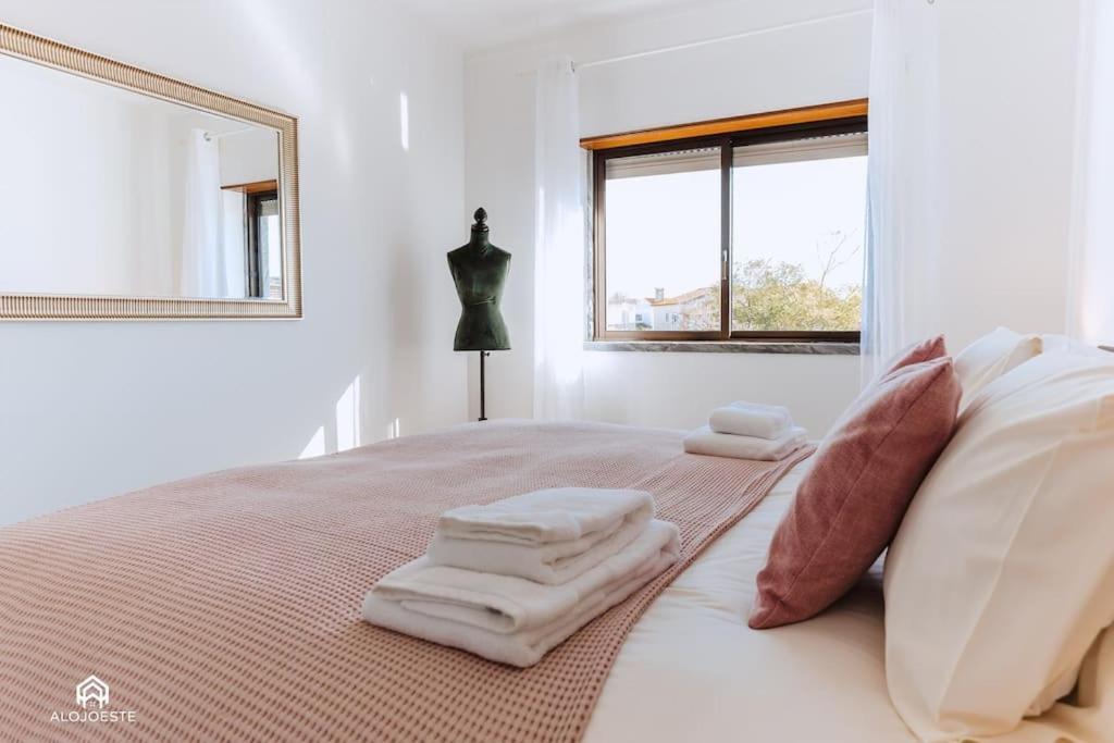 Casa Do Patio - 3 Bedrooms, Ponte Rol Torres Vedras Esterno foto