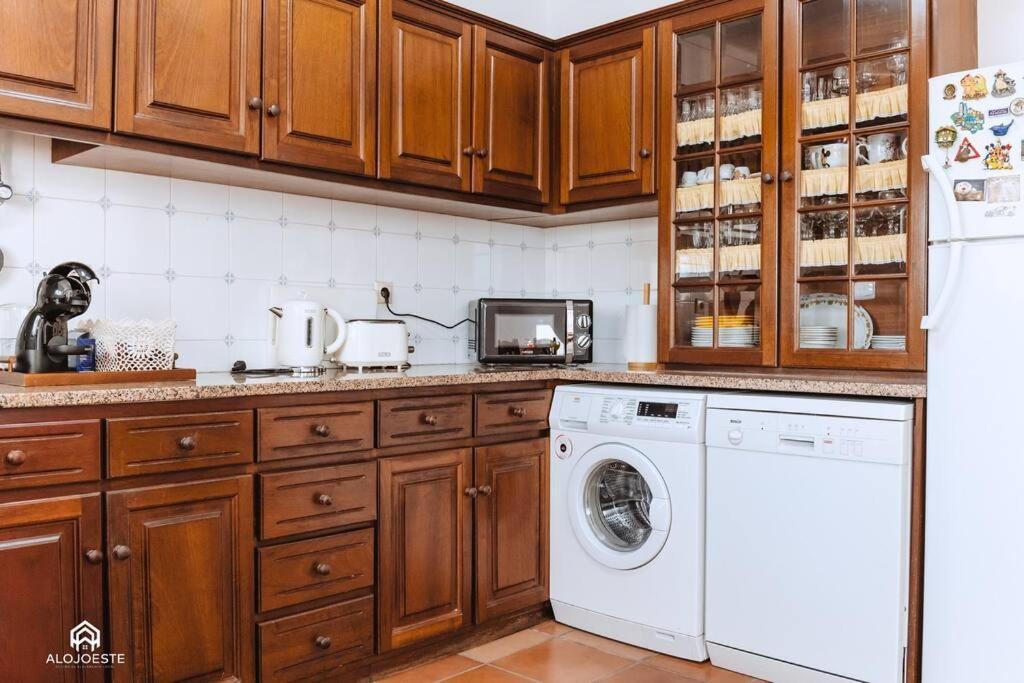 Casa Do Patio - 3 Bedrooms, Ponte Rol Torres Vedras Esterno foto